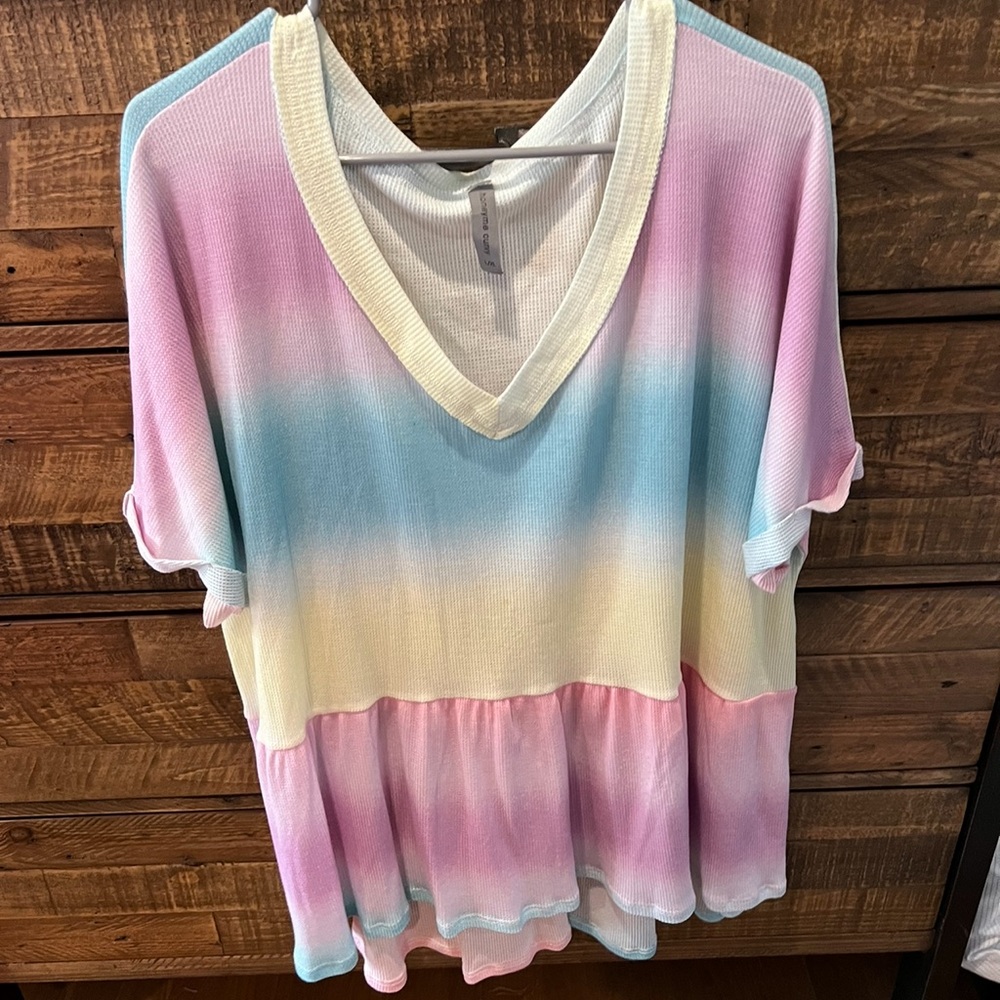 Loose fitting tie dye top. Worn once like new condition
